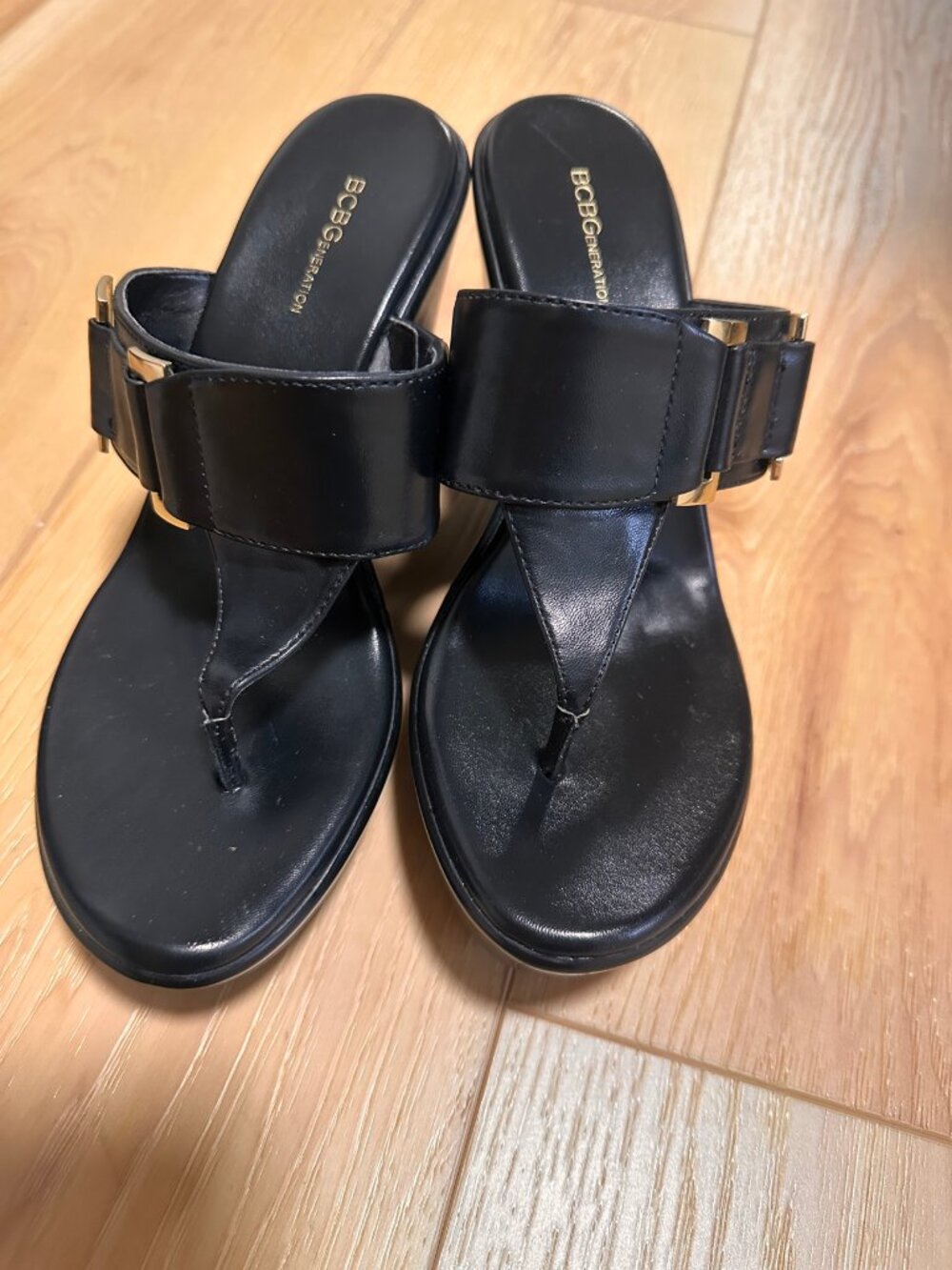 BCBGeneration Black Wedge Thong Sandals Gold Buckle Size 7